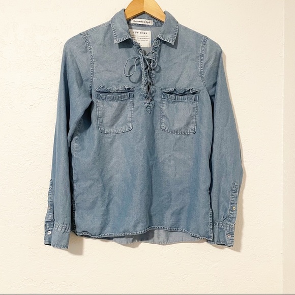 Abercrombie & Fitch Women’s Small Blue Chambray Shirt Pockets Tie Neck - Picture 3 of 9